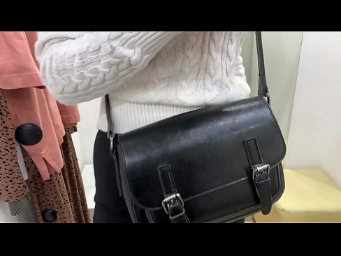 ❤️ Javna masturbacija mlade kujice FeralBerry s dildom u sobi za mjerenje Seks video na hr.xxxpornimages.ru ﹏